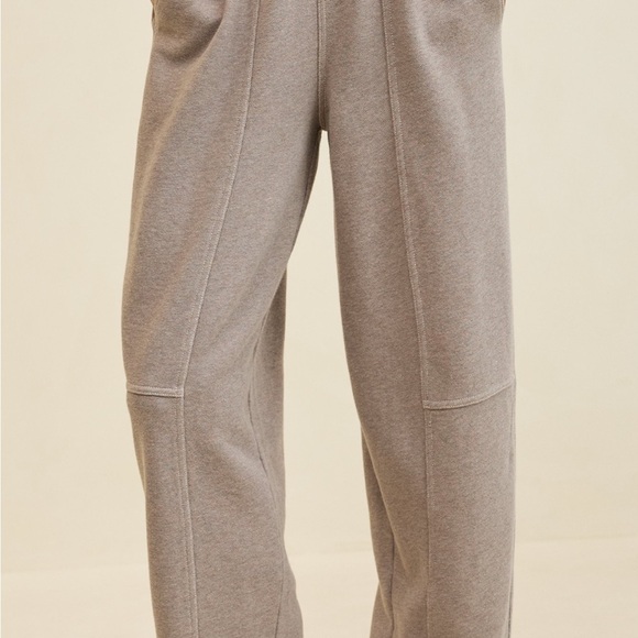 Aerie Lounge Set - Picture 4 of 9